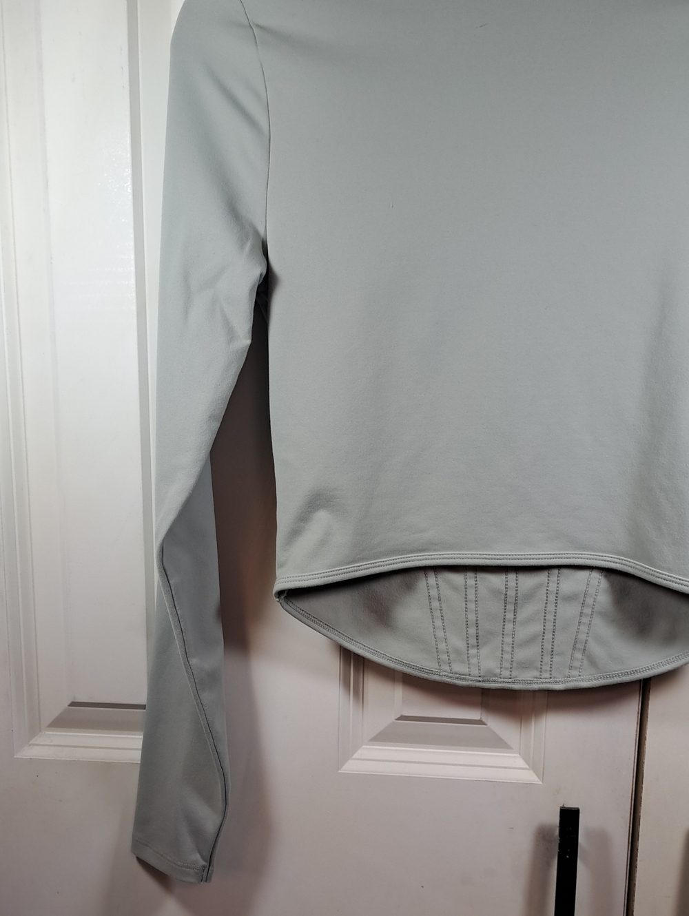 Abercrombie & Fitch Women's Light Gray Crop Top - Picture 7 of 7